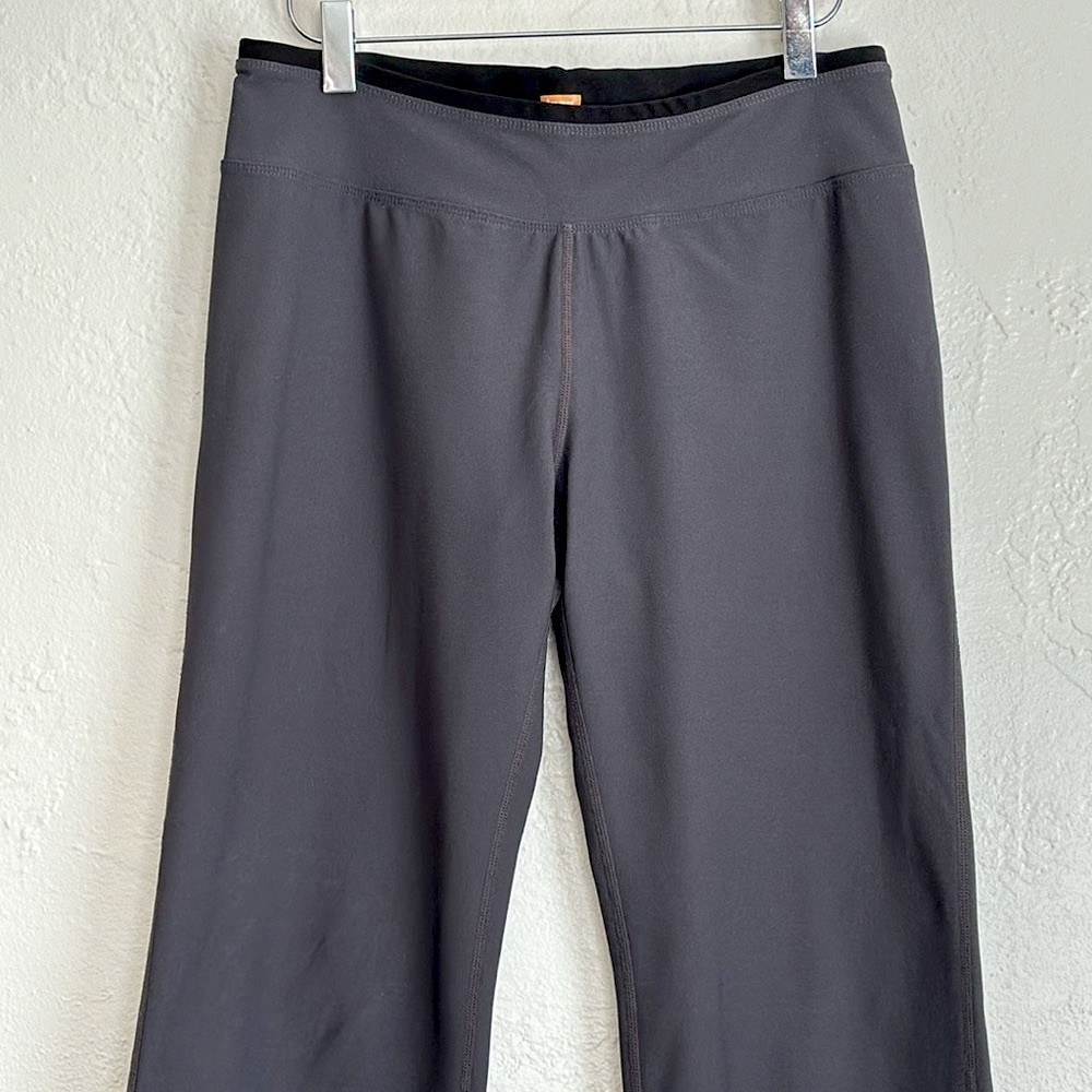 Lucy tech active wear stretch cropped pants. Great quality!!